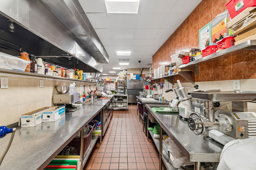 More Photos Of 3007 Commercial Way, Spring Hill Restaurant For Sale
