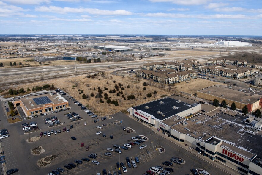 More Photos Of 2020 Adams St, Mankato General Retail For Sale