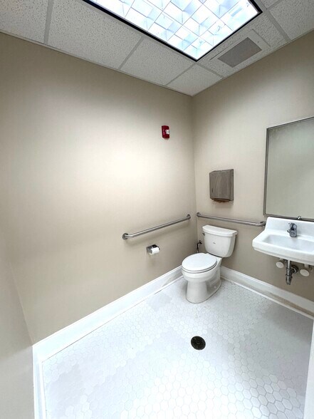 More Photos Of 70 Ansley Dr, Dahlonega Medical For Lease