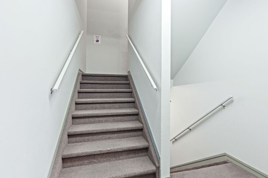 More Photos Of 457 Main St E, Winchester Medical For Sale