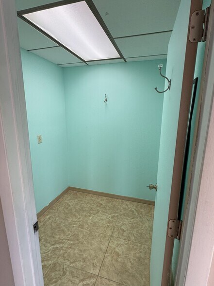 More Photos Of 5050 Gulf Blvd, Saint Petersburg Storefront For Lease