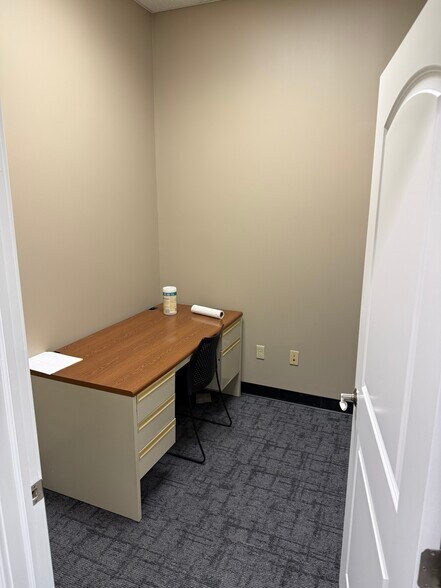 More Photos Of 1600 W Main St, Troy Storefront Retail Office For Lease