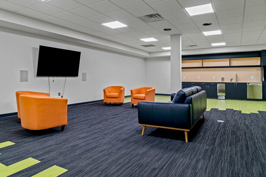 More Photos Of 210 W Tienken Rd, Rochester Hills Medical For Lease