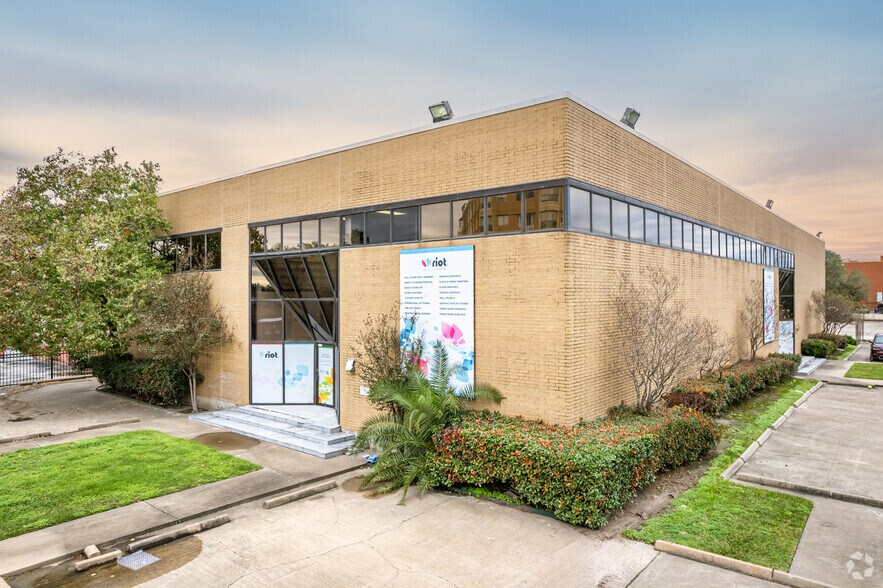 More Photos Of 6300 Gulfton St, Houston Office For Sale
