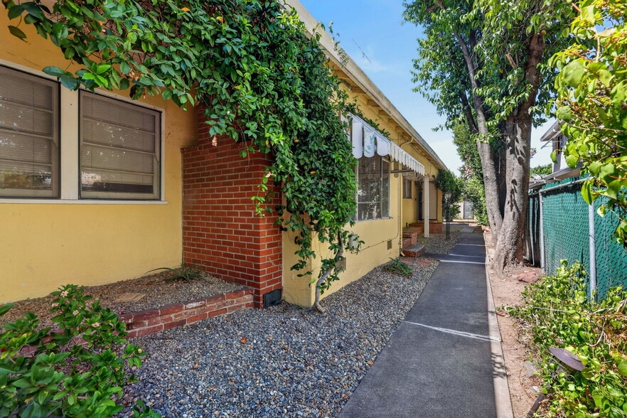 More Photos Of 2717 V St, Sacramento Multifamily For Sale