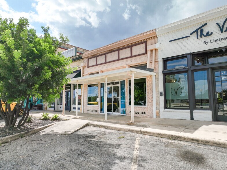 More Photos Of 1118 18th St, Hondo Storefront For Sale