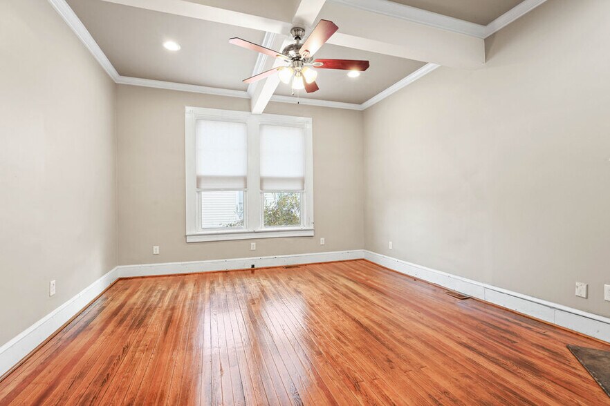 More Photos Of 113 Whitsett St, Greenville Office For Sale