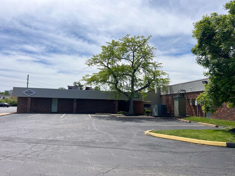 More Photos Of 1181 Corporate Lake Dr, Creve Coeur Office For Sale