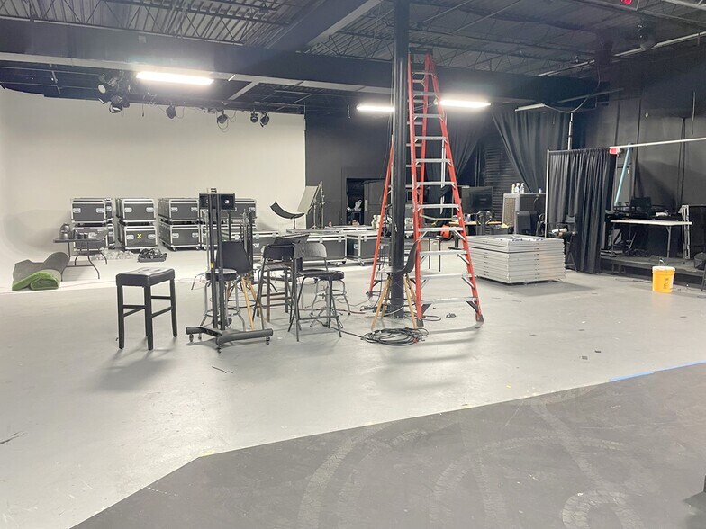 More Photos Of 3007 Pleasant Valley Ln, Arlington Warehouse For Lease