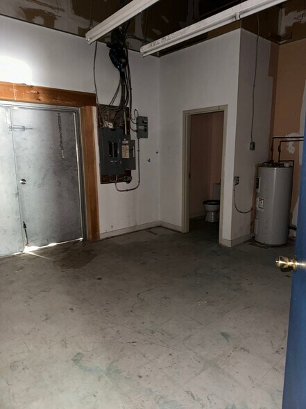 More Photos Of 111 Charles St E, Ingersoll Storefront For Lease