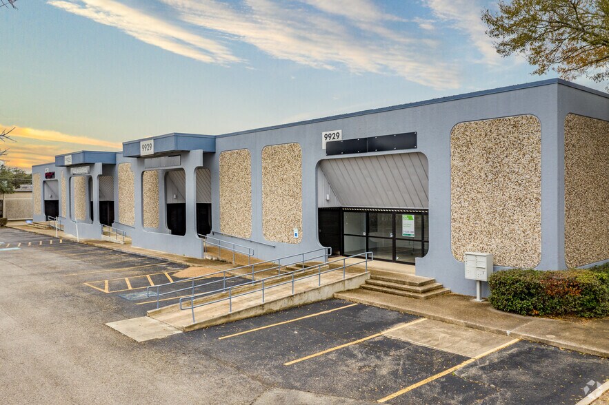 More Photos Of 9929 Broadway, San Antonio Unknown For Lease