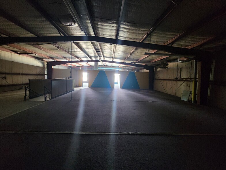 More Photos Of 114 W Bland St, Roswell Industrial For Sale