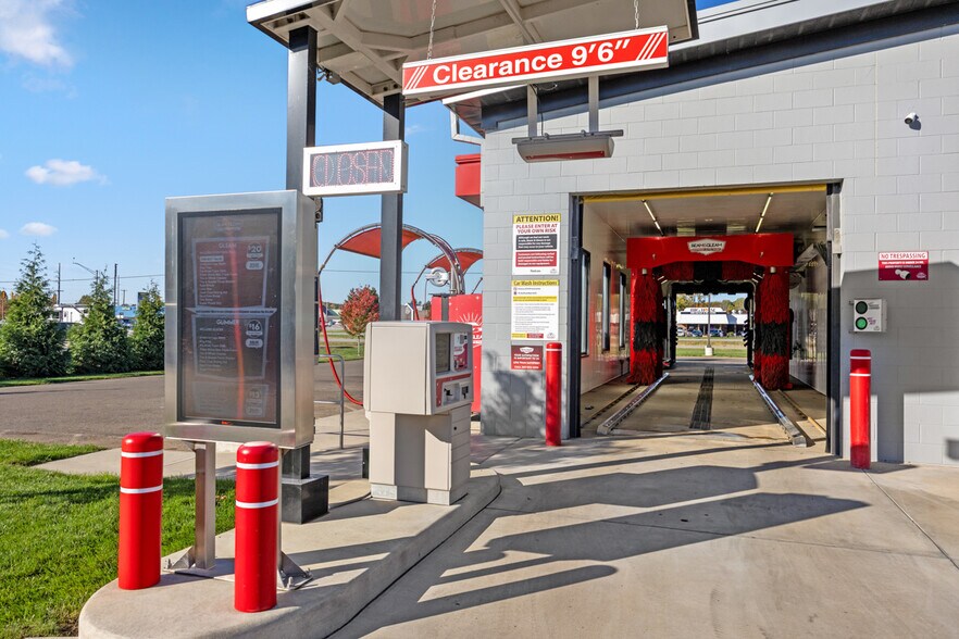 More Photos Of 655 S US Highway 131, Three Rivers General Retail For Sale