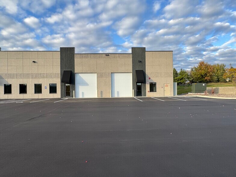 More Photos Of 80 8th St, Waconia Warehouse For Lease
