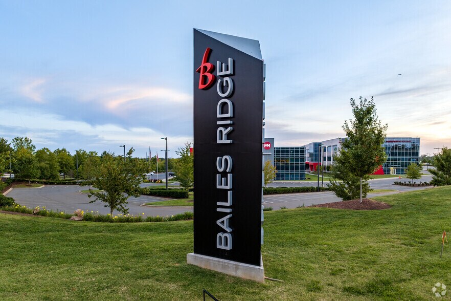 More Photos Of 8106 Calvin Hall Rd, Fort Mill Office For Lease