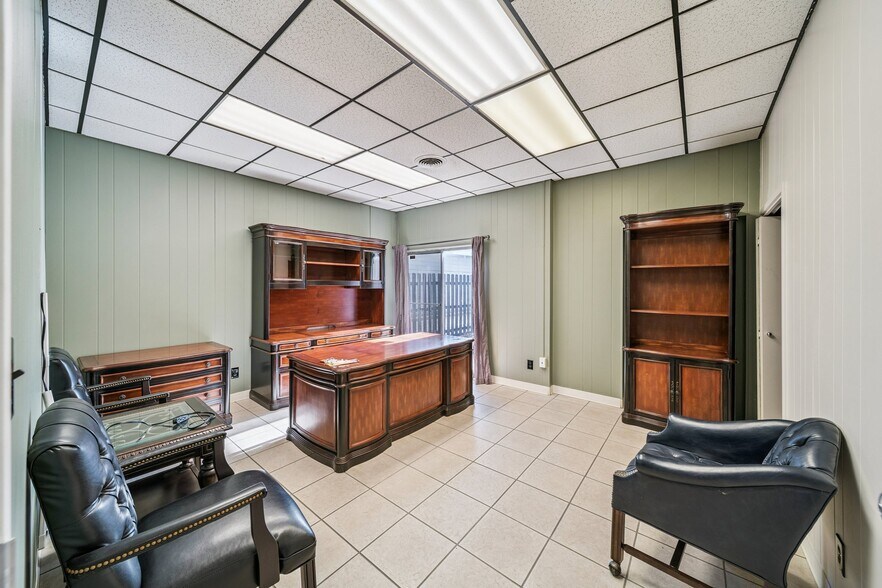 More Photos Of 8118 E 44th St, Tulsa Warehouse For Lease