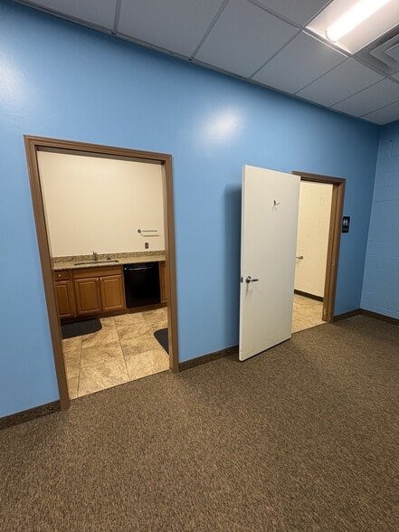 More Photos Of 867-887 Grand Oaks Dr, Howell Warehouse For Lease