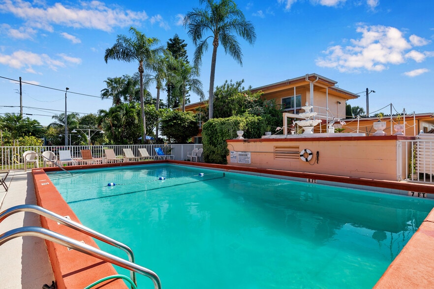 More Photos Of 11240 1st St, Treasure Island Hotel For Sale