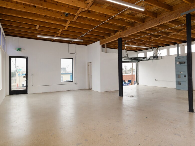 More Photos Of 805 E El Segundo Blvd, El Segundo Showroom For Sale