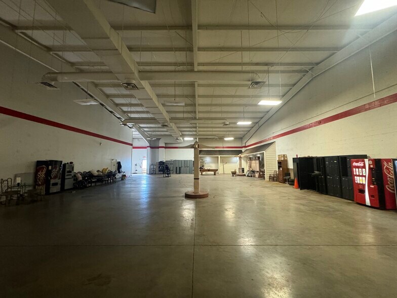 More Photos Of 720 W South Blvd, Montgomery Warehouse For Lease