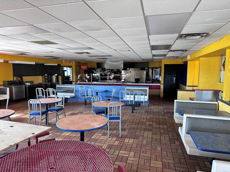 More Photos Of 379 S Lovekin Blvd, Blythe Fast Food For Sale