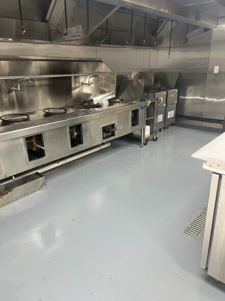 More Photos Of 7810 Bellfort Rd, Houston Restaurant For Sale