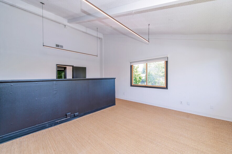 More Photos Of 2482 Newport Blvd, Costa Mesa Loft Creative Space For Lease