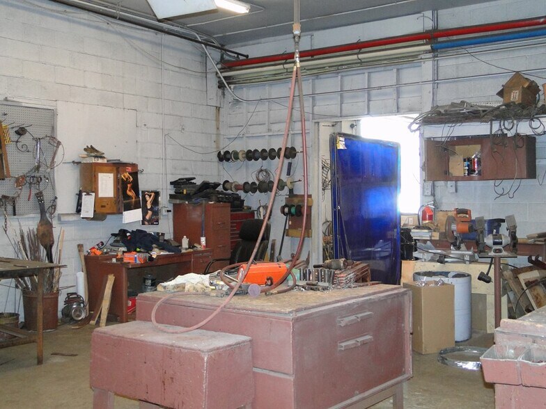 More Photos Of 1012 N 9th Ave, Walla Walla Manufacturing For Sale