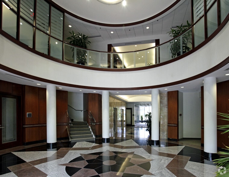 More Photos Of 272 Bendix Rd, Virginia Beach Unknown For Lease