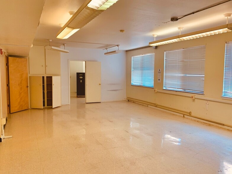 More Photos Of 5703 Blanco Rd, San Antonio Schools For Sale