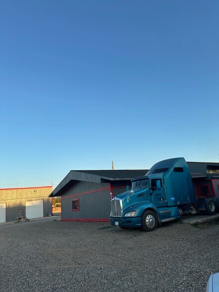 More Photos Of 828 E 13th, Atoka Warehouse For Lease