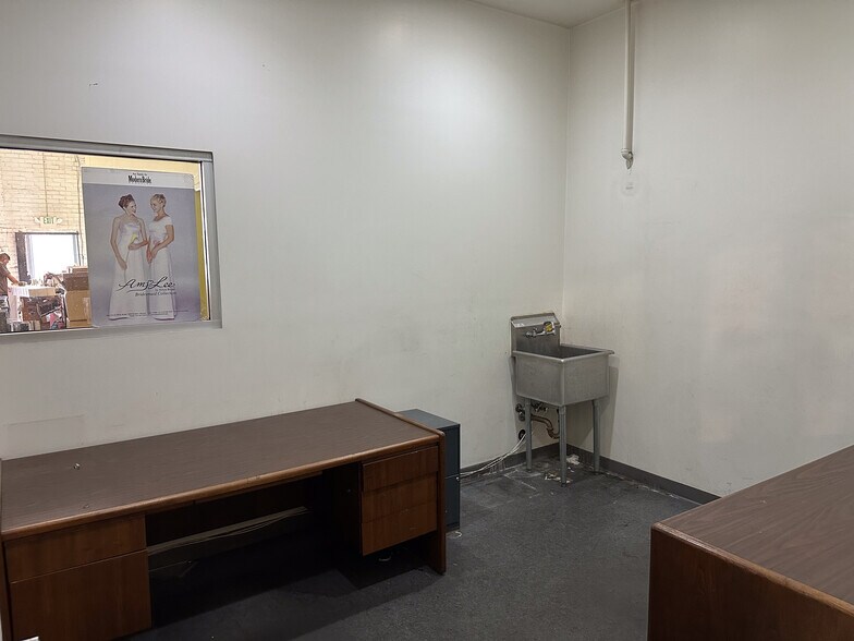 More Photos Of 4611 Sheila St, Commerce Warehouse For Lease