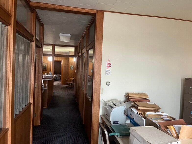 More Photos Of 400 S Front St, Saint Peter Unknown For Lease