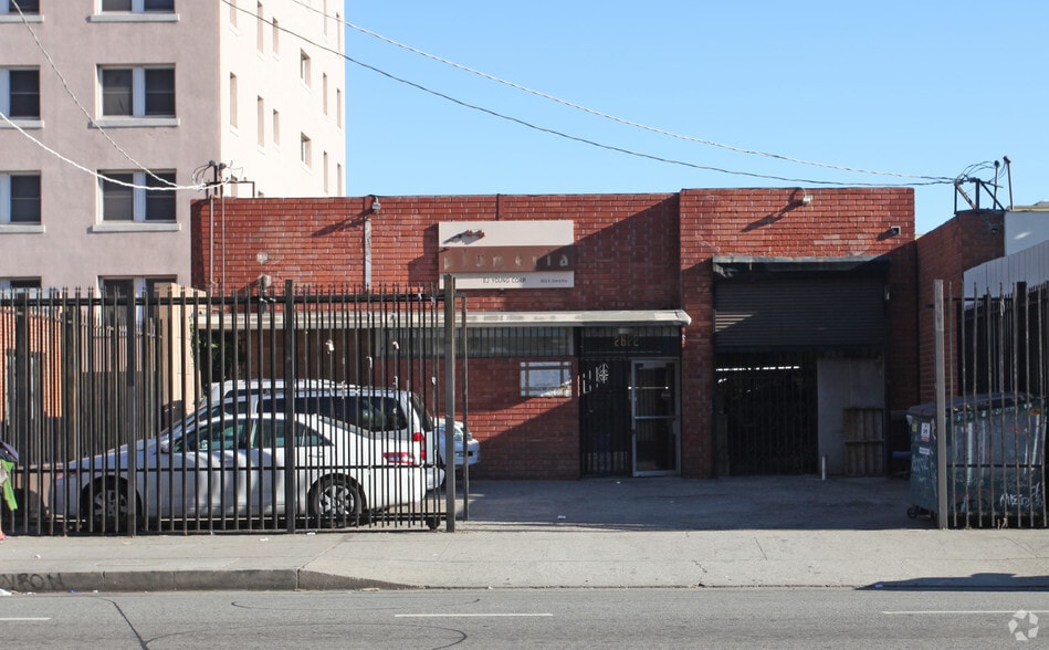 More Photos Of 2622 S Grand Ave, Los Angeles Warehouse For Sale