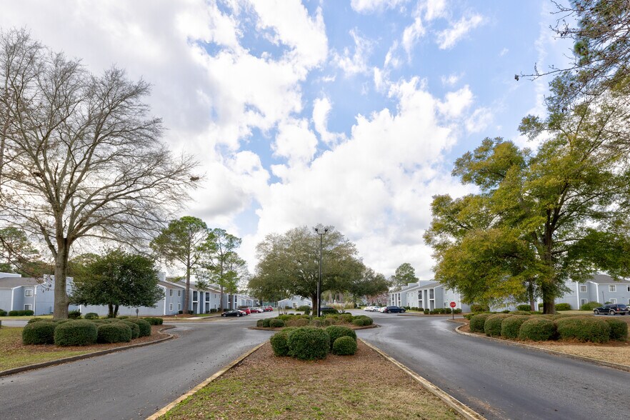 More Photos Of 333 S Mock Rd, Albany Apartments For Sale