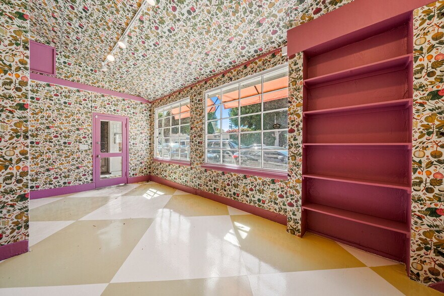 More Photos Of 1020-1024 S Robertson Blvd, Los Angeles Freestanding For Lease