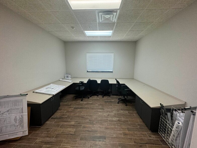 More Photos Of 7405 28th Street Ct E, Sarasota Warehouse For Lease