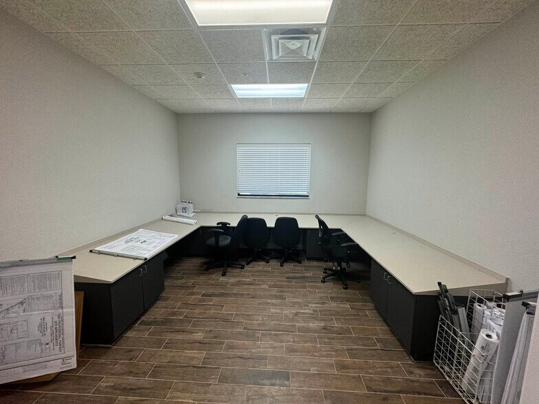 More Photos Of 7405 28th Street Ct E, Sarasota Warehouse For Lease