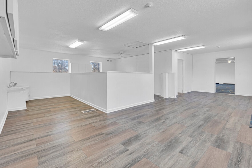 More Photos Of 205 Southbrook Pky, Kearney Daycare Center For Sale