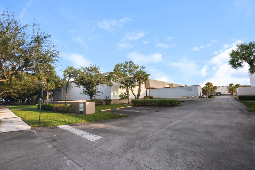 More Photos Of 5800 Miami Lakes Dr, Miami Lakes Warehouse For Lease