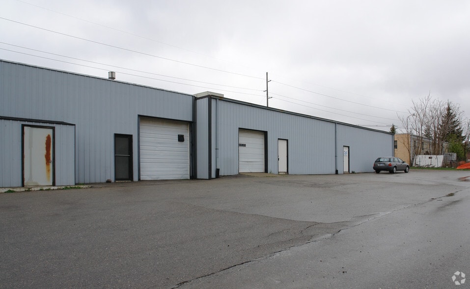 More Photos Of 1422-1434 Lake Lansing Rd, Lansing Warehouse For Lease
