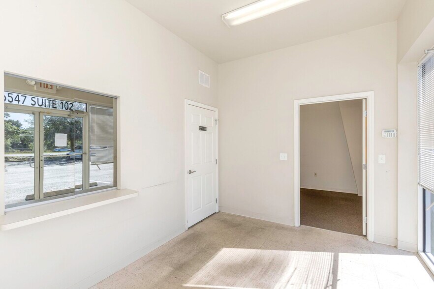 More Photos Of 16547 US Highway 19, Hudson Showroom For Lease