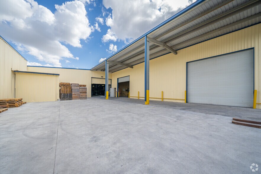 More Photos Of 11601 McKinley St, Houston Manufacturing For Sale