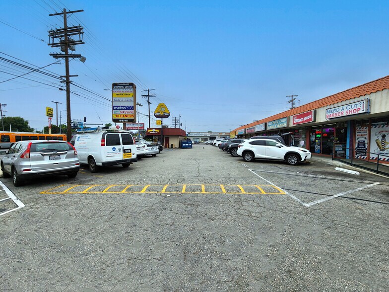 More Photos Of 16153-16167 Nordhoff St, North Hills Storefront For Lease