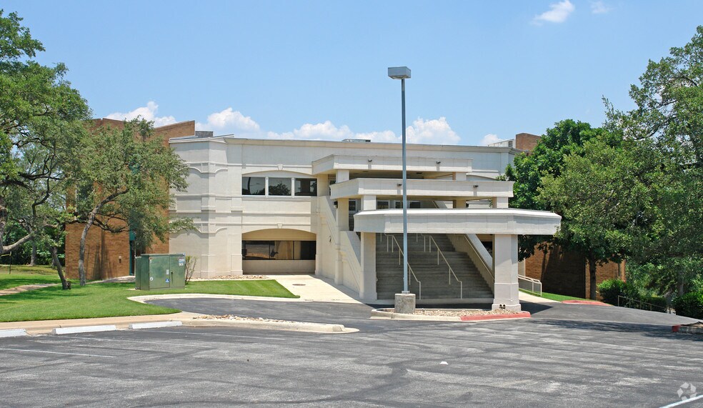 More Photos Of 220 Foremost Dr, Austin Schools For Lease