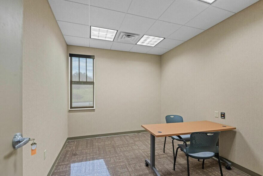 More Photos Of 326 Partnership Pky, Maryville Loft Creative Space For Sale