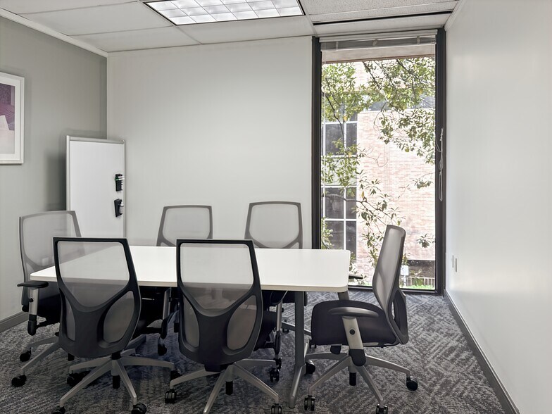 More Photos Of 950 Echo Ln, Houston Coworking Space