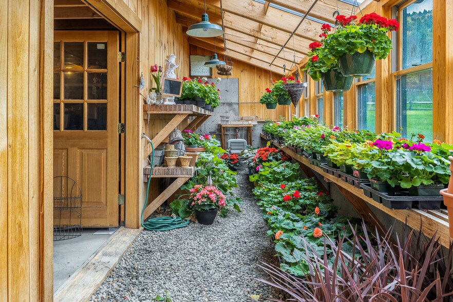 More Photos Of 49 Vermont 12, Pomfret General Retail For Sale