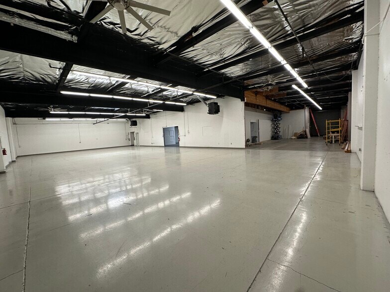 More Photos Of 3380 Vincent Rd, Pleasant Hill Light Distribution For Lease