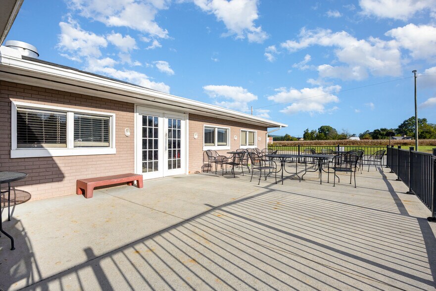 More Photos Of 8850 Statesville Blvd, Cleveland Restaurant For Sale